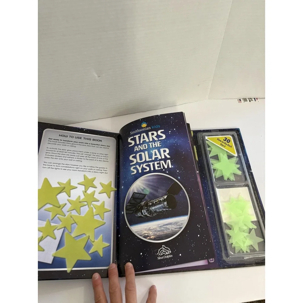 Smithsonian‎ Kids Stars and the Solar System Book with 30 Glow in the Dark Stars